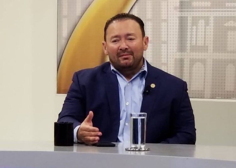 Guillermo Gallegos: «Estamos analizando que la bandera de GANA sea celeste»