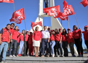 Fórmula presidencial del FMLN conmemora Acuerdos de Paz