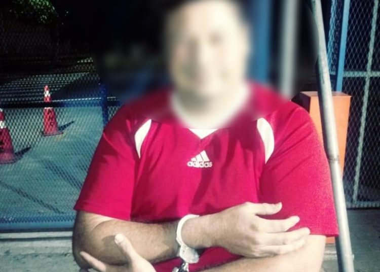 Agente de la PNC en estado de ebriedad causa disturbio en barra show