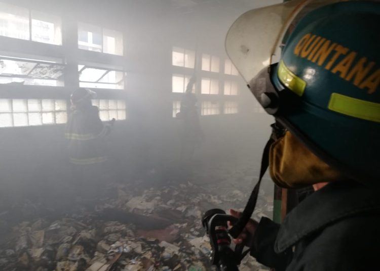 Incendio consume papelería en exhospital de Maternidad