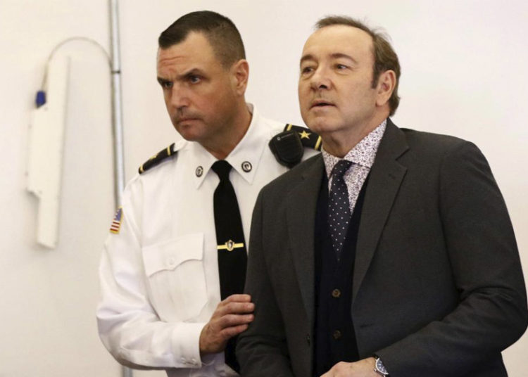 Aseguran que Kevin Spacey fue violado por su padre