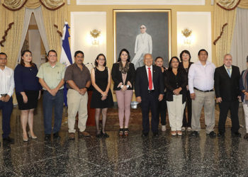 Presidente Sánchez Cerén juramenta a nueva junta directiva de personas con discapacidades