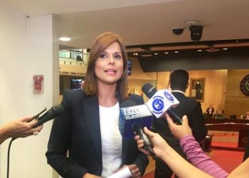 Milena Mayorga aplaude la inminente caída de Nicolás Maduro