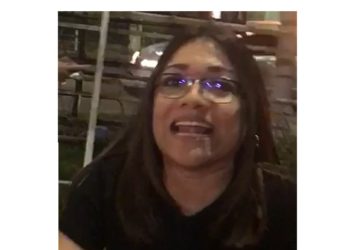 (VIDEO) Mujer atropella a activista de ARENA frente al CIFCO