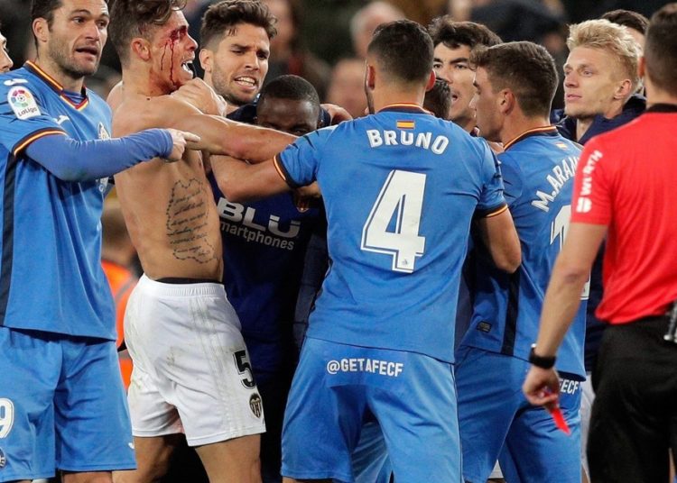 Partido entre el Valencia y Getafe termina con pelea entre futbolistas y cuerpos técnicos