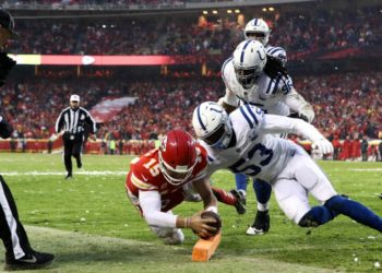 Mahomes se luce y los Chiefs acaban con su maldición en playoffs de NFL