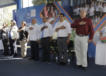 Sánchez Cerén inaugura año escolar en complejo educativo Walter Soundy de Santa Tecla