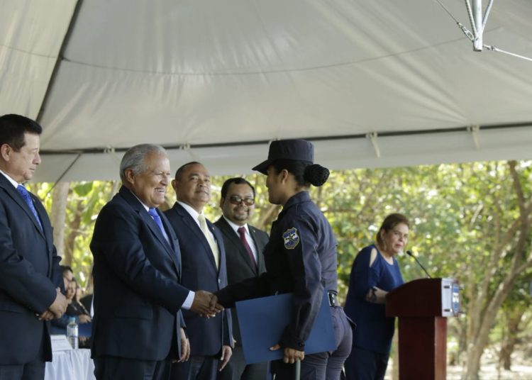 Juramentan a 271 nuevos policías