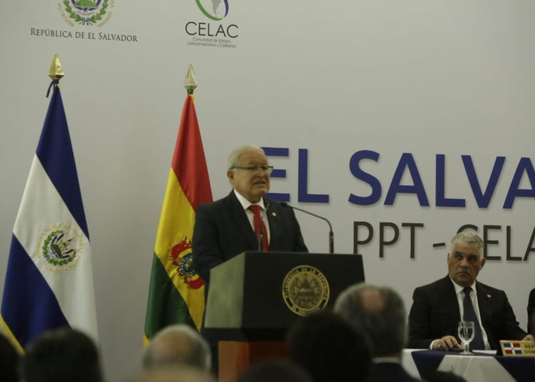 Sáchez Cerén entrega presidencia del CELAC a Bolivia