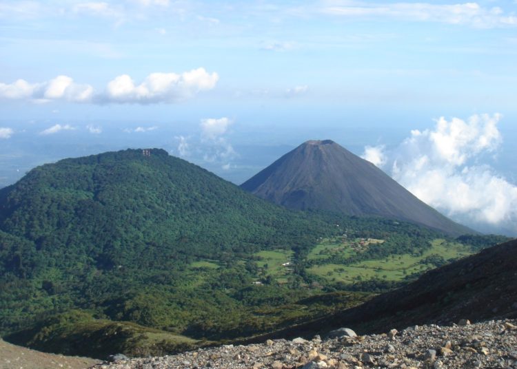 Sigue aumentando la actividad sísmica en volcán Chaparrastique