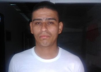 Vigilante confunde a mujer policía con delincuente y le dispara en medio de un procedimiento antidroga