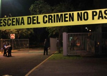 Ofrecen 50.000 dólares a quien entregue al hombre que mató a una niña frente a su madre en Texas