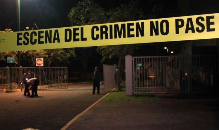 Ofrecen 50.000 dólares a quien entregue al hombre que mató a una niña frente a su madre en Texas