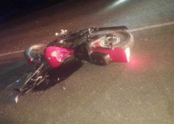Motociclistas borrachos se estrellan contra equipo policial