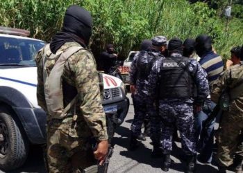 Sánchez Cerén autoriza al Ministerio de Hacienda aumentar el bono de los policías y militares