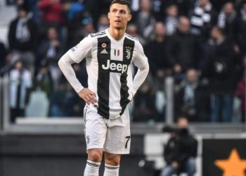 Los tenis repletos de cristales con los que Cristiano Ronaldo pisó la cancha del Atlético de Madrid