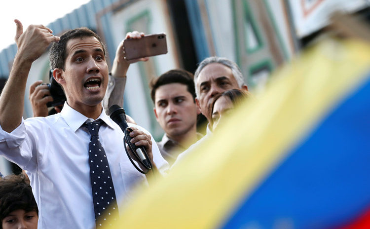 Venezuela niega el acceso al país a un grupo de parlamentarios europeos que buscaba reunirse con Guaidó