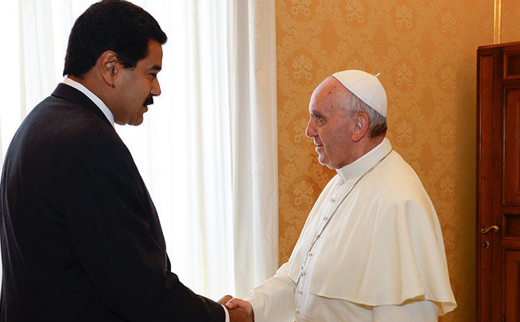 Maduro envía una carta al papa Francisco para que ayude a facilitar el diálogo en Venezuela
