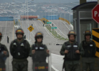 EE.UU. acusa a Venezuela de bloquear la entrega de la «ayuda» en un puente que nunca ha estado abierto