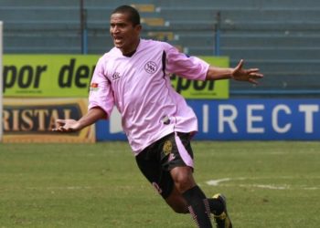 Muere Carlos «Kukín» Flores, el exfutbolista al que Sampaoli comparó con Maradona