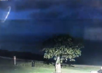 (VIDEO) La Policía de Australia publica imágenes de un extraño objeto surcando el cielo