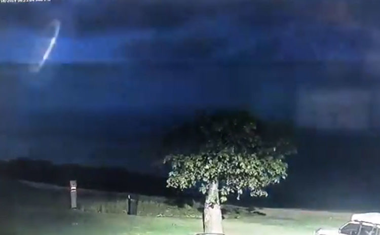 (VIDEO) La Policía de Australia publica imágenes de un extraño objeto surcando el cielo