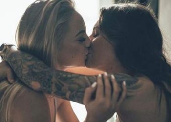 La historia de amor de dos futbolistas de la liga inglesa femenina que son novias y rivales