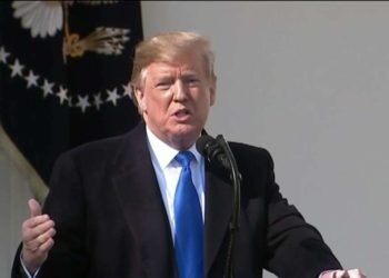 (VIDEO) Trump declara emergencia pero luego se contradice