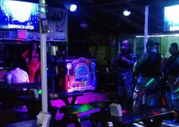Lo capturan mientras departía en una barra show. Era buscado por expresiones de violencia contra la mujer