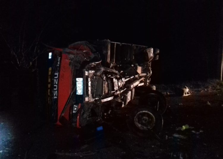 Un muerto y cuatro lesionados deja accidente de tránsito en San Juan Talpa