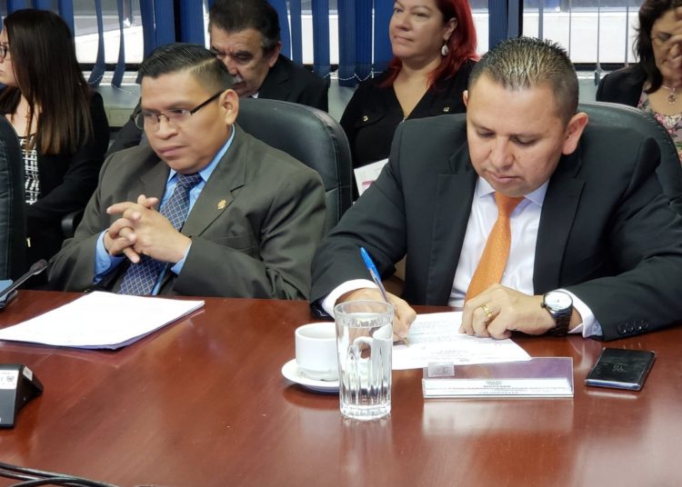 GANA ofrece sus votos a Bukele para reorientar fondos