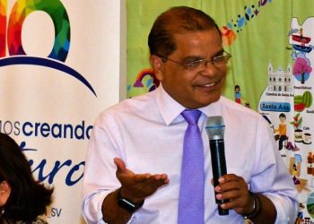 Óscar Ortiz sugiere cambios profundos en el FMLN