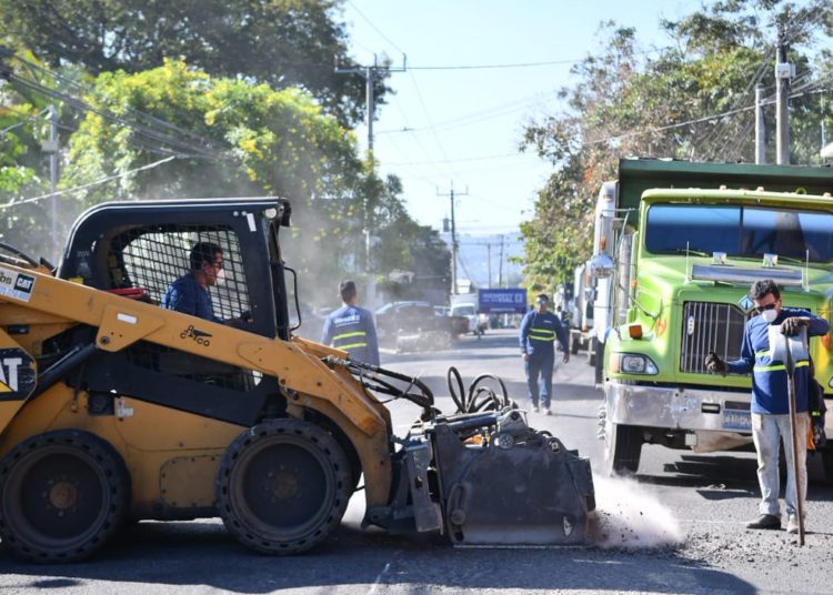 Alcaldía de San Salvador invierte $1.3 millones para reparar la red vial
