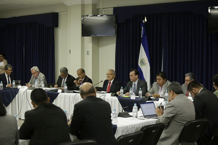 Sánchez Cerén prepara transición de gobierno a Nayib Bukele