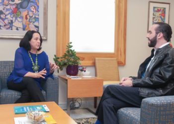 Embajadora Jean Manes se reúne con el presidente electo Nayib Bukele