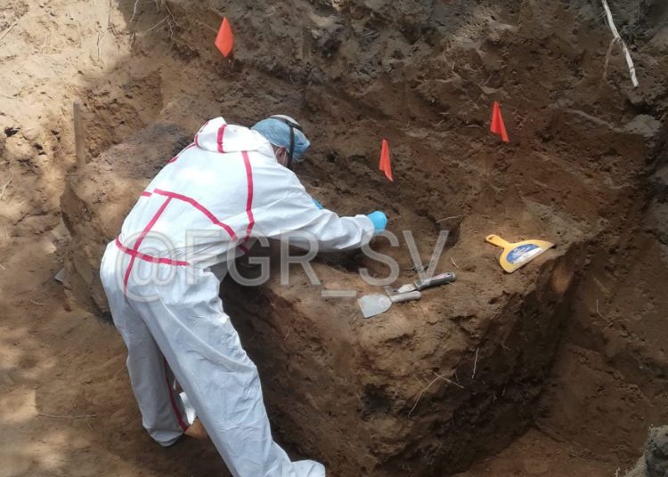 Confirman que cuerpos hallados en finca de Nahuizalco, son los familiares desaparecidos de Omar Pimentel