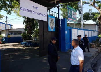 Ministro de Justicia verifica plan de seguridad en centros de votaciones de Usulután y La Paz