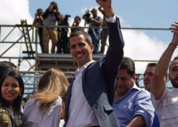 Juan Guaidó felicita a Nayib Bukele por su inminente victoria