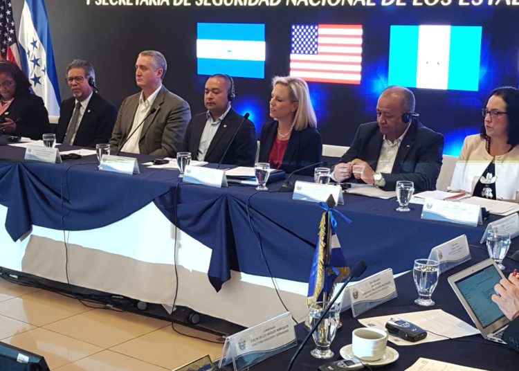Secretaria de Seguridad Nacional de EE.UU. pide a El Salvador «frenar» nuevas caravanas de inmigrantes