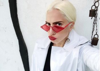 (FOTOS) Lady Gaga comete un error al hacerse un tatuaje y le echa la culpa al tequila