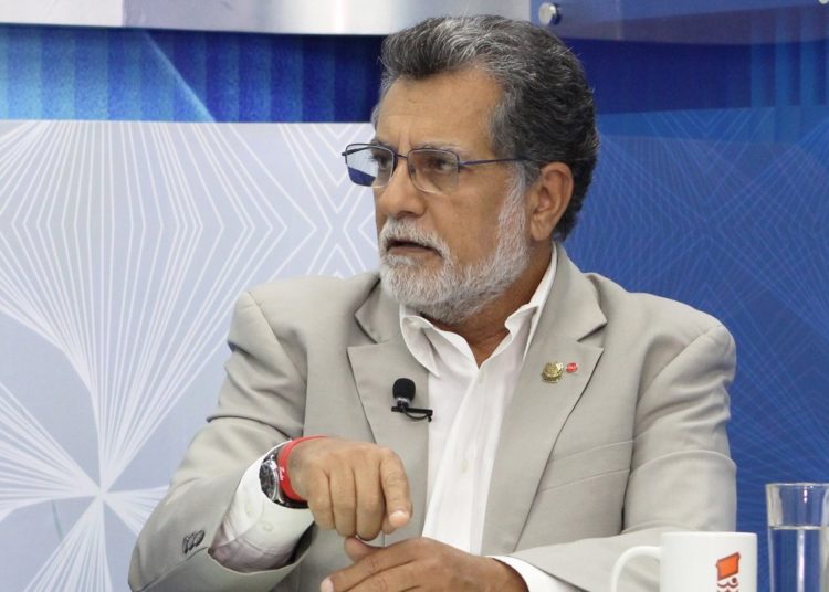 Jorge Schafik Hándal pide a Nayib Bukele que done la deuda política al Hospital Rosales