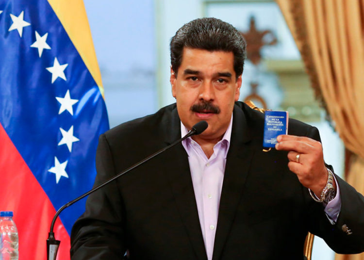 Maduro: «Mauricio Macri se pondrá los patines porque va fuera de la presidencia este año»