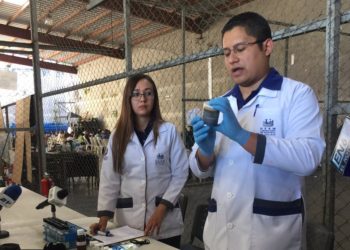 Mujer sufre quemaduras en su pecho tras caerle tinta indeleble