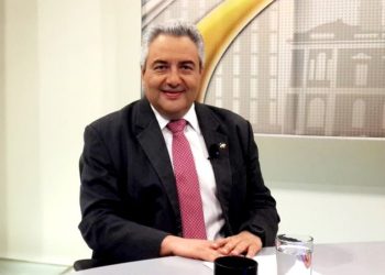 Ricardo Martínez de ARENA pide a sus diputados dejar batalla en Twitter y discutir dentro del partido