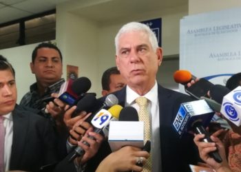 Parker: “Bukele debe mandar mensaje que va a entregar edificio de CEL al llegar a la Presidencia”