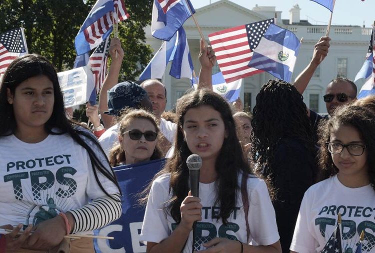 Anuncian que TPS para salvadoreños seguirá vigente hasta enero 2020