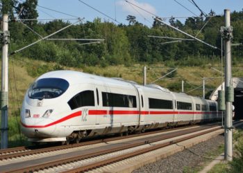 (VIDEO): Anciana se salva de morir arrollada por un tren en Taiwán