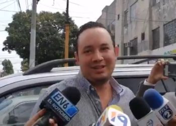 Diputado Arturo Magaña abandona la reunión con la cúpula porque Interiano elevó la voz