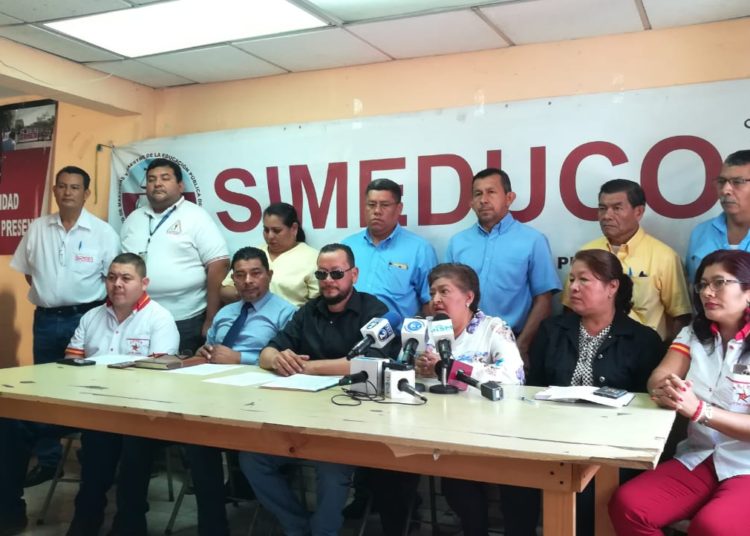 Sindicalistas piden a Bukele reducir en un 50% los sueldos de jefaturas