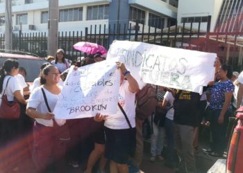 Exempleados de empresa Brooklyn piden que indemnización sea equitativa para todo el personal